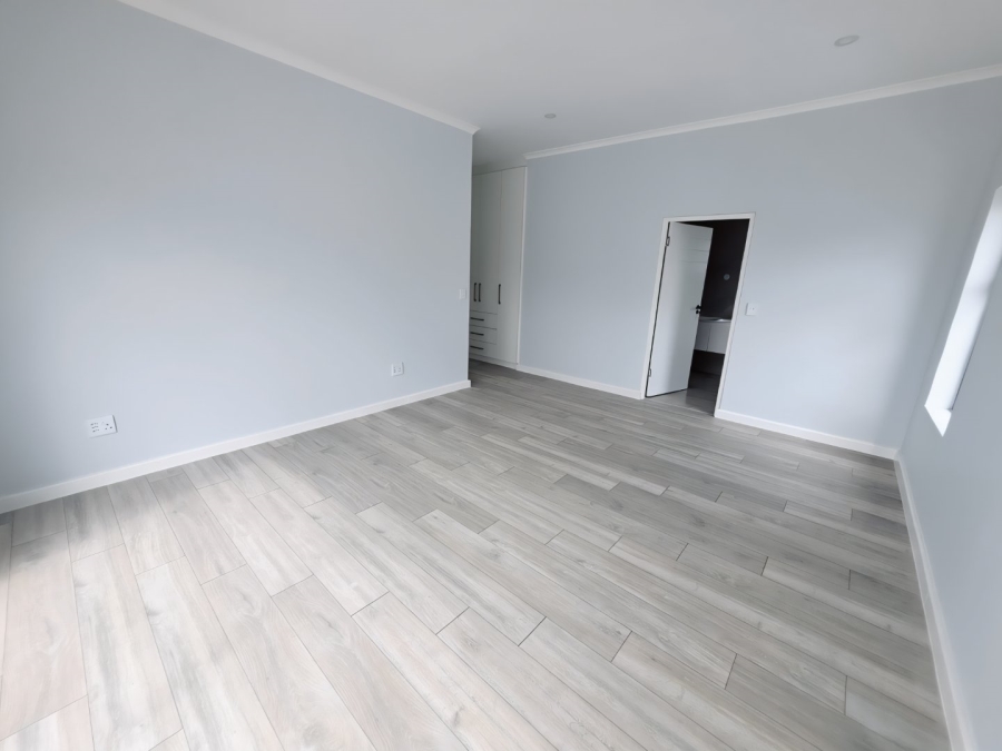 5 Bedroom Property for Sale in Sandown Western Cape